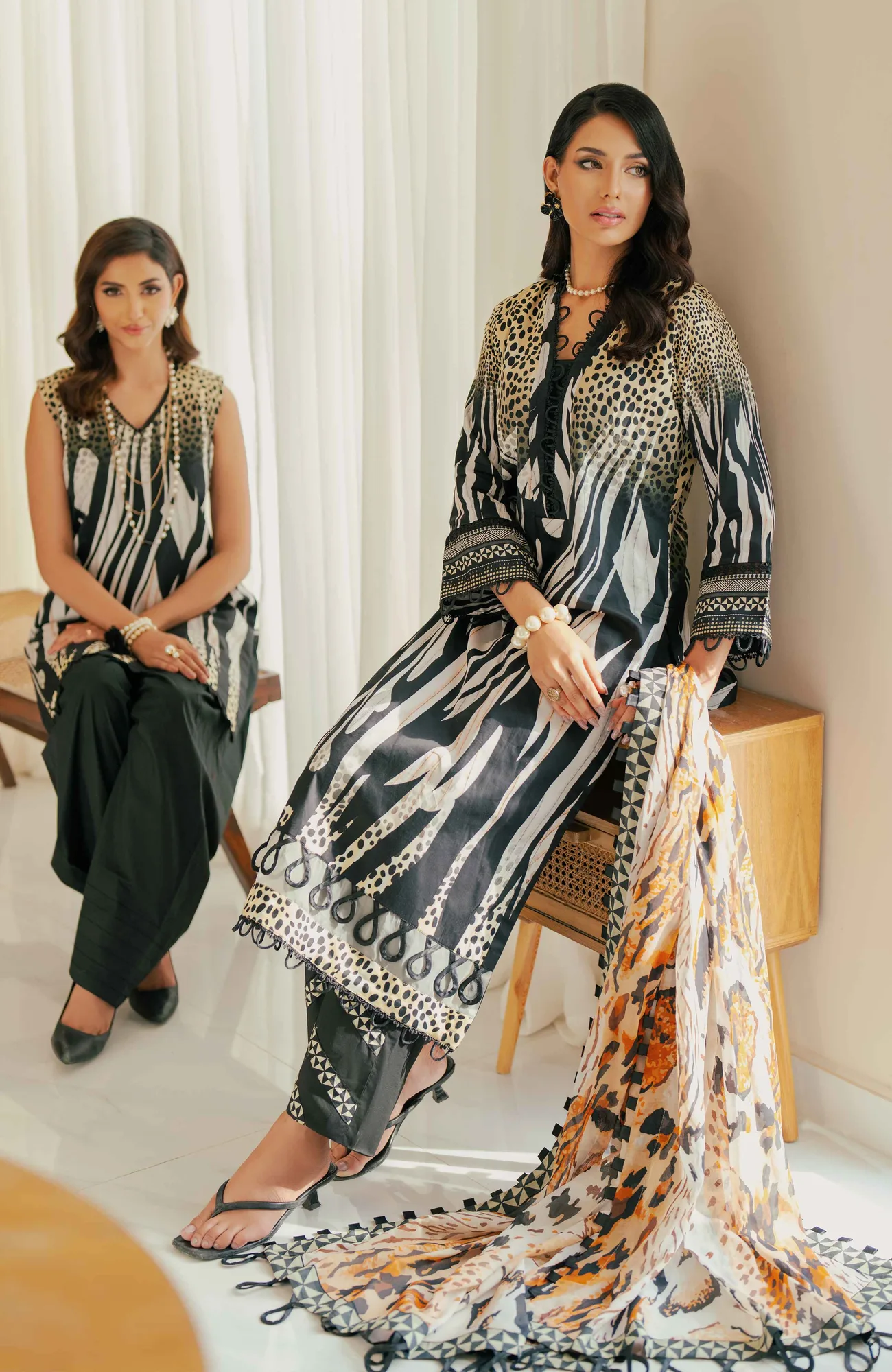 black long shirt with subtle digital print from Al Zohaib – view 5 – Poshaq