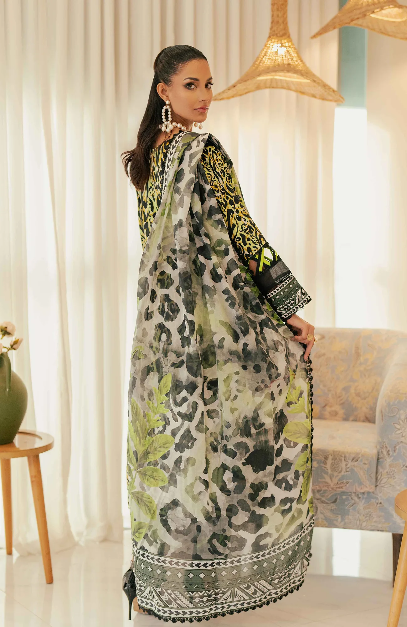 Black long shirt with digital printed cotton satin details – view 2 – Poshaq