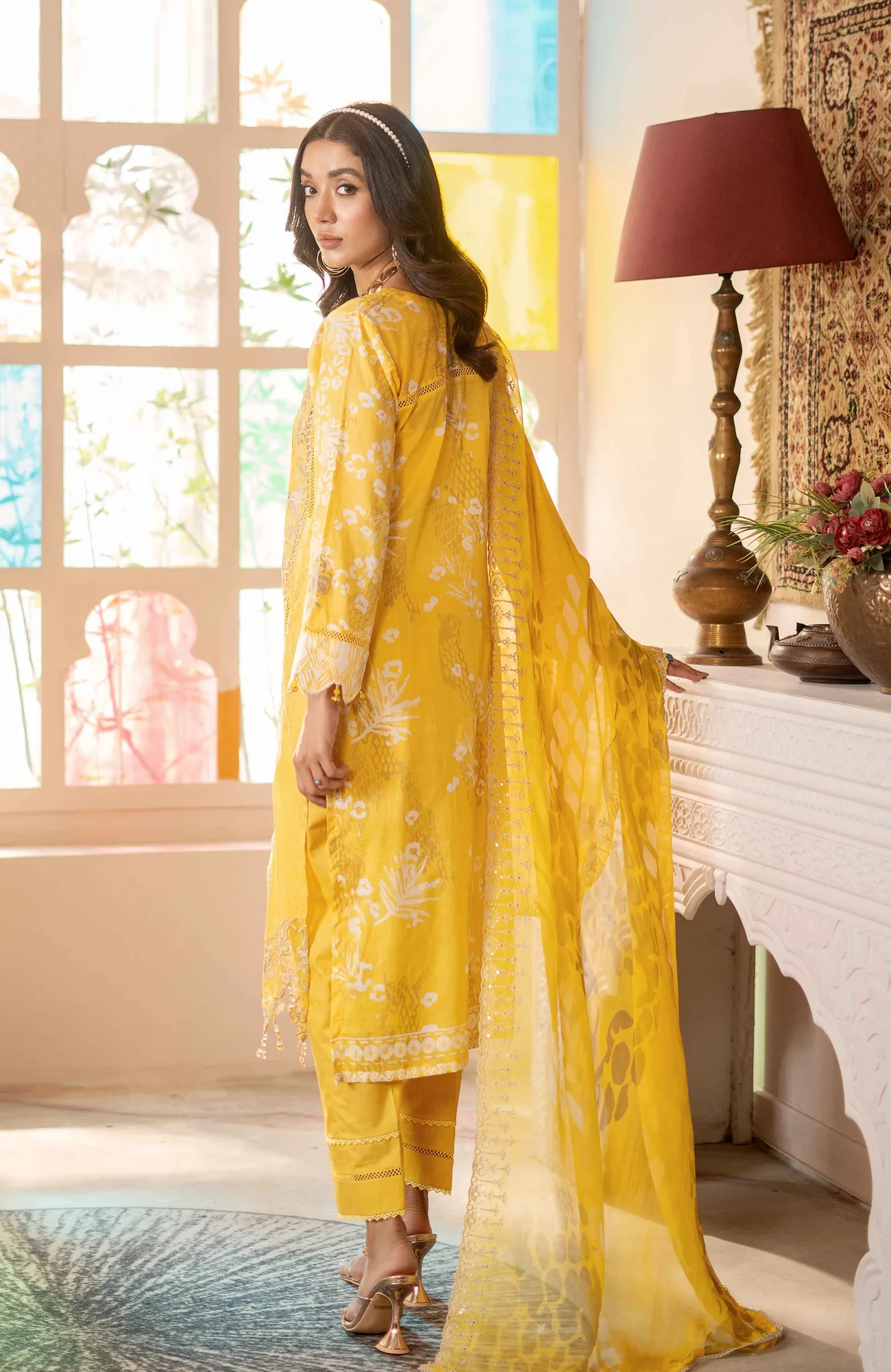 Yellow long shirt with chiffon front and cambric trousers – view 2 – Poshaq