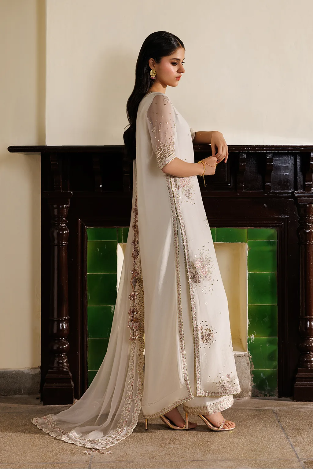 White Iznik embroidered chiffon ensemble with organza accents – view 3 – Poshaq
