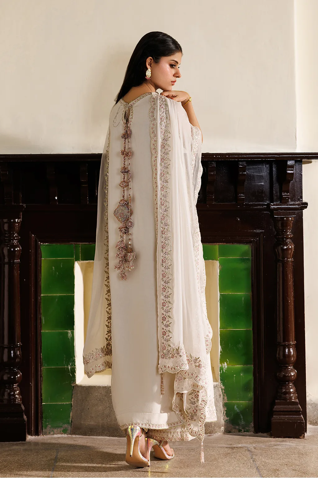 White Iznik embroidered chiffon ensemble with organza accents – view 4 – Poshaq