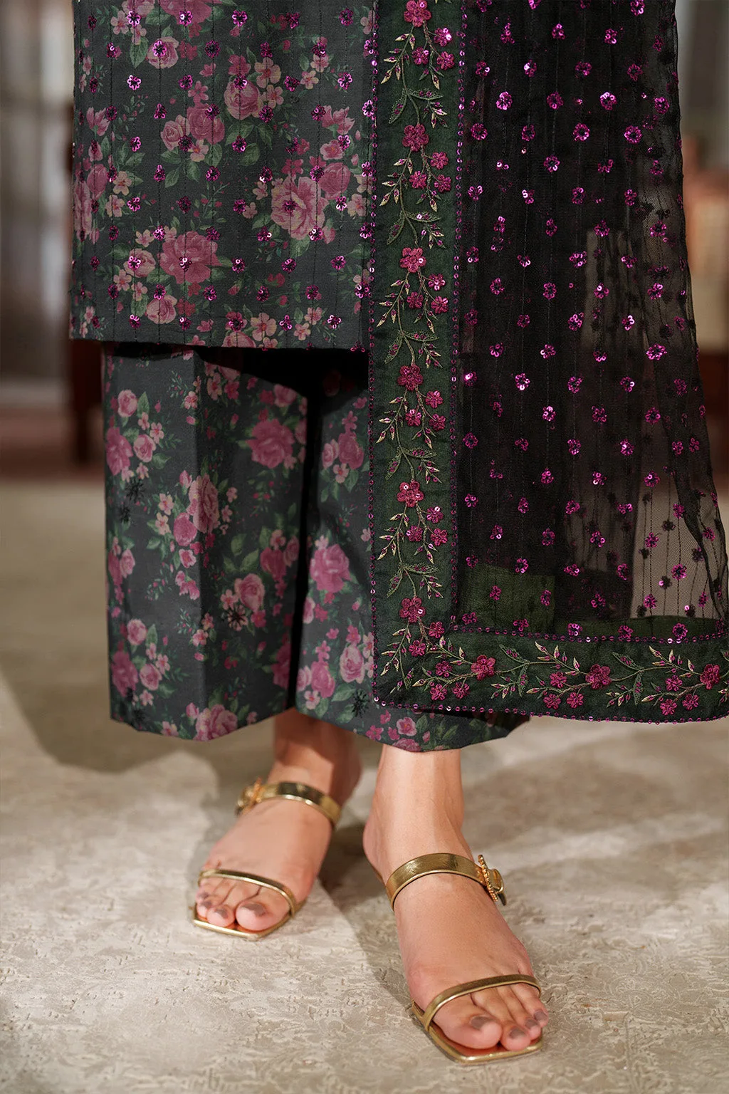 Black printed formal suit with raw silk and organza detailing – view 5 – Poshaq