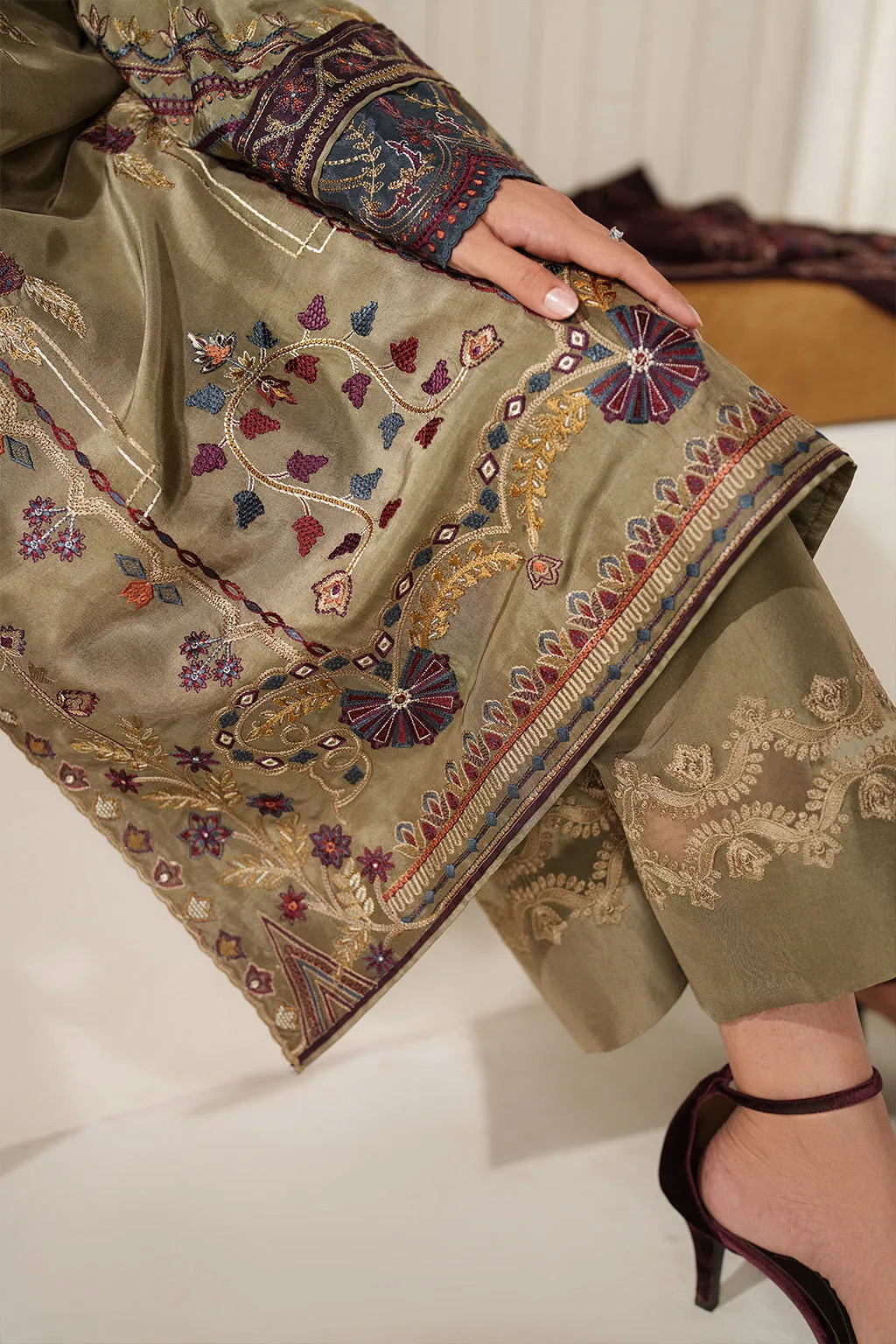 unstitched formal suit with embroidered ramen silk, organza and chiffon details – view 10 – Poshaq