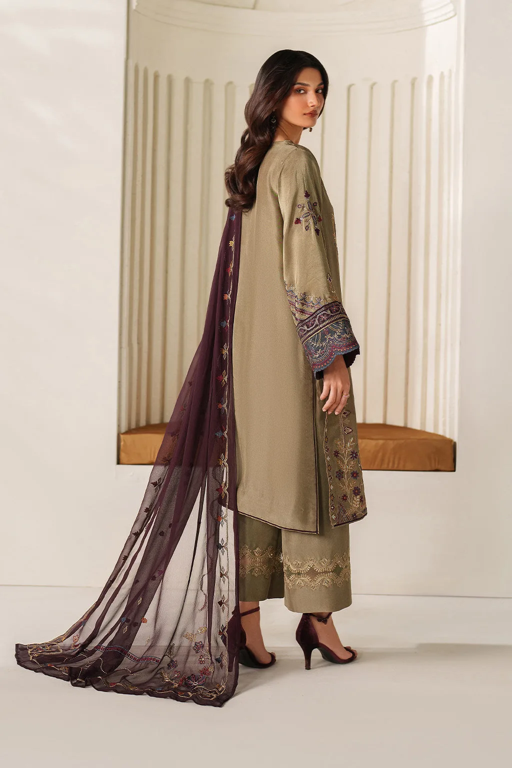 unstitched formal suit with embroidered ramen silk, organza and chiffon details – view 3 – Poshaq