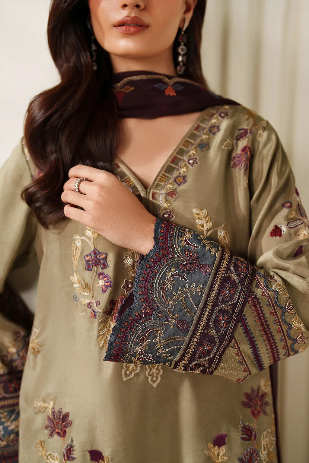 unstitched formal suit with embroidered ramen silk, organza and chiffon details – view 4 – Poshaq