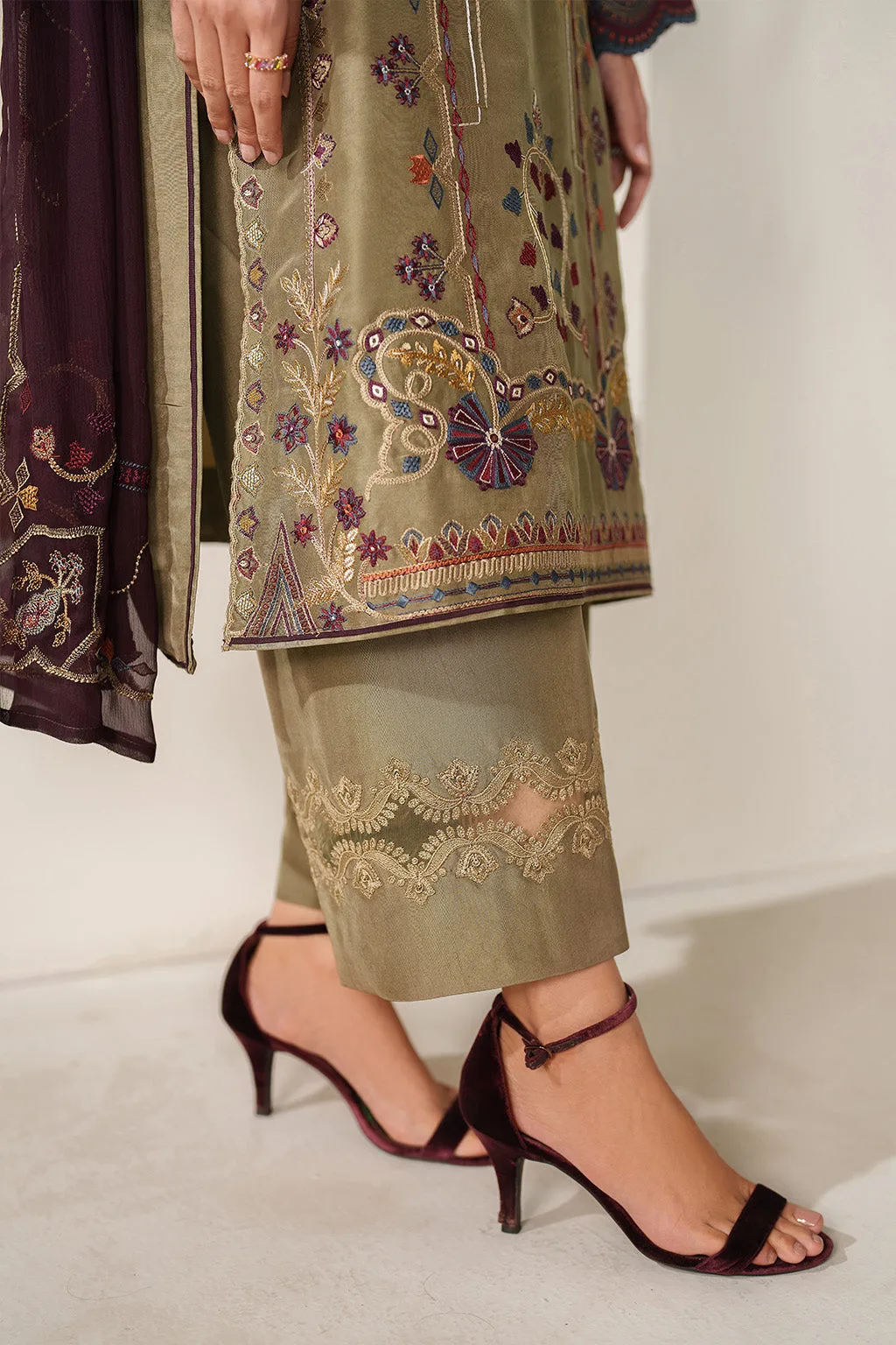 unstitched formal suit with embroidered ramen silk, organza and chiffon details – view 7 – Poshaq