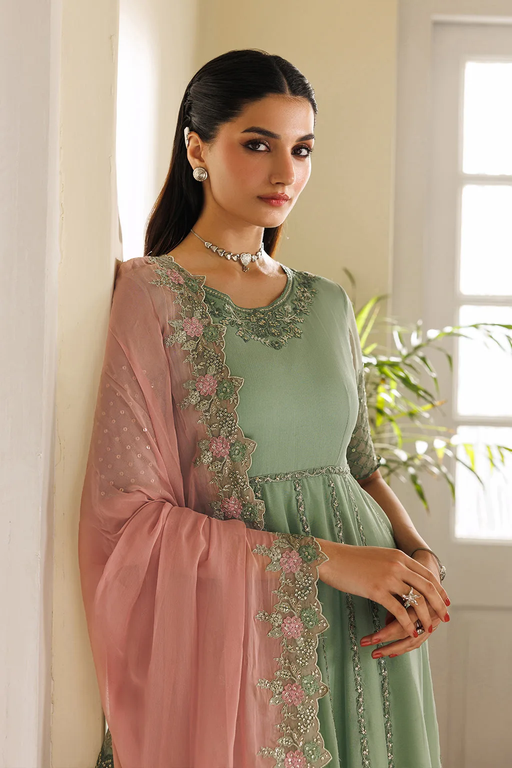 Green chiffon dress with organza embroidery – view 4 – Poshaq