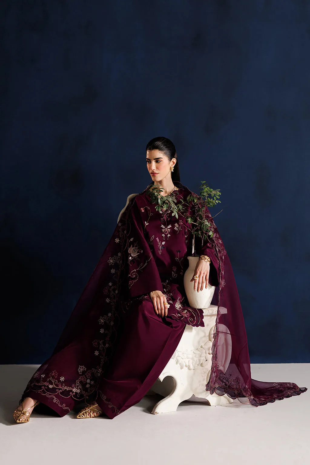 Unstitched formal silk and organza ensemble with subtle embroidery – view 5 – Poshaq