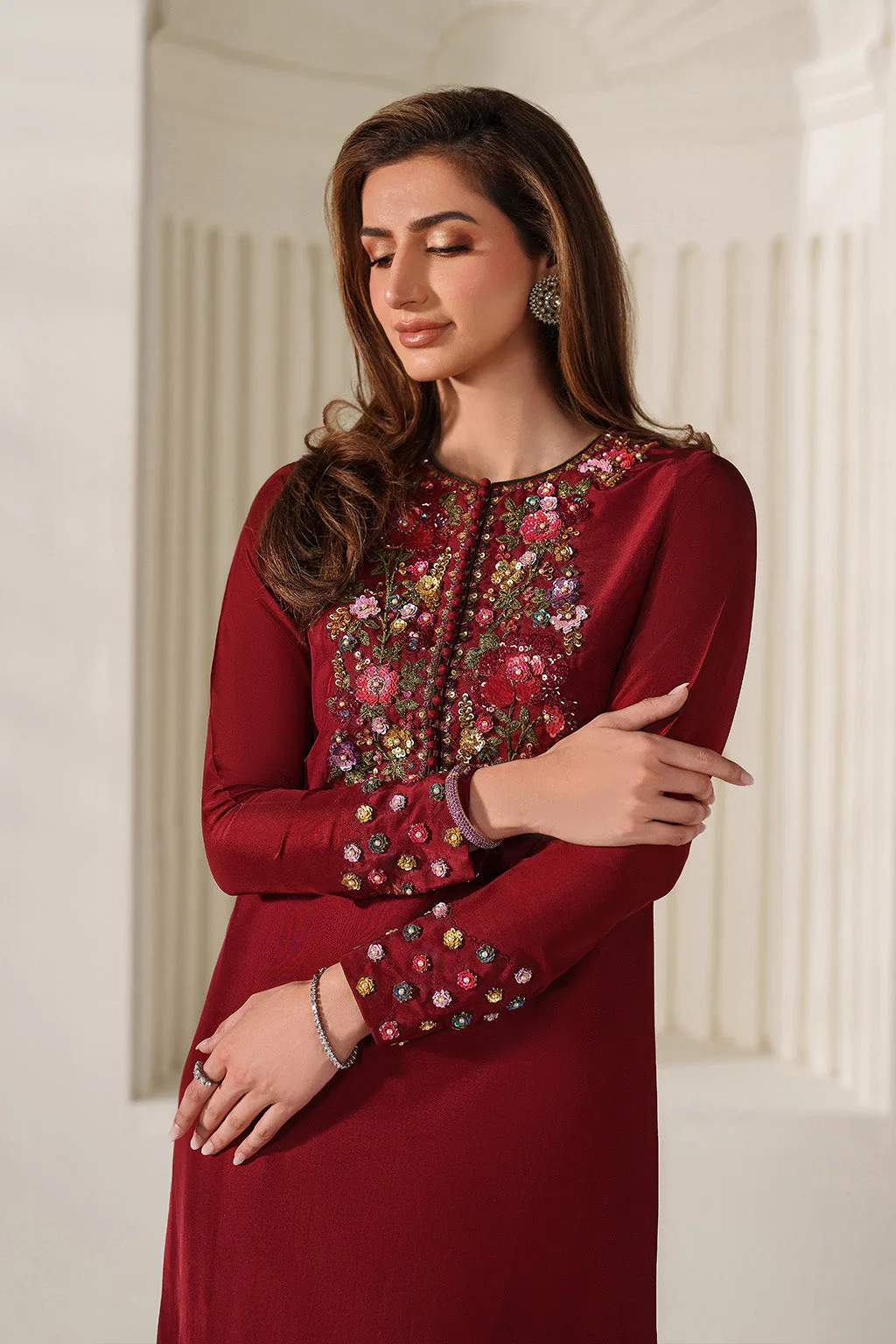 Red unstitched silk and organza suit with embroidered neckline – view 10 – Poshaq