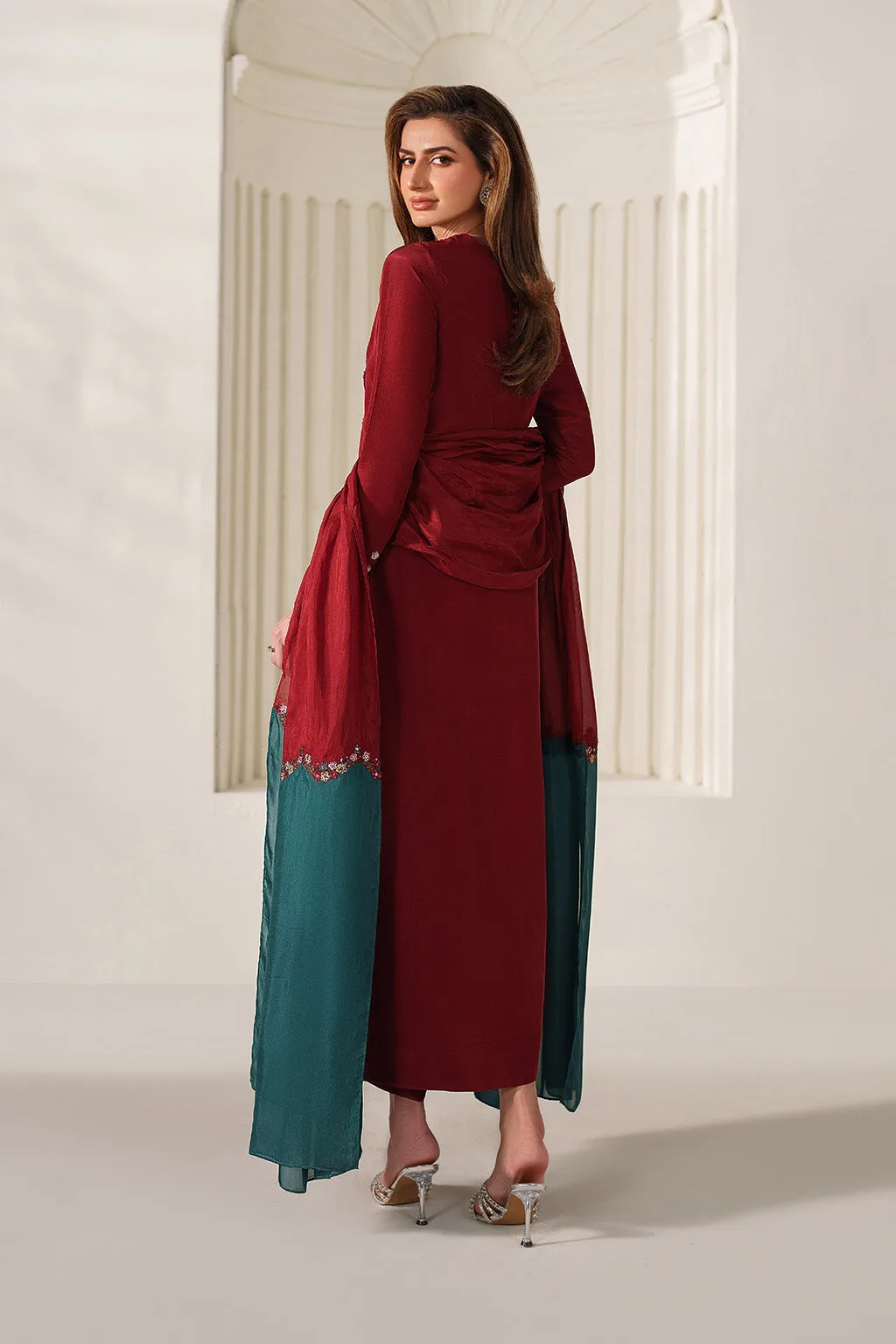 Red unstitched silk and organza suit with embroidered neckline – view 4 – Poshaq