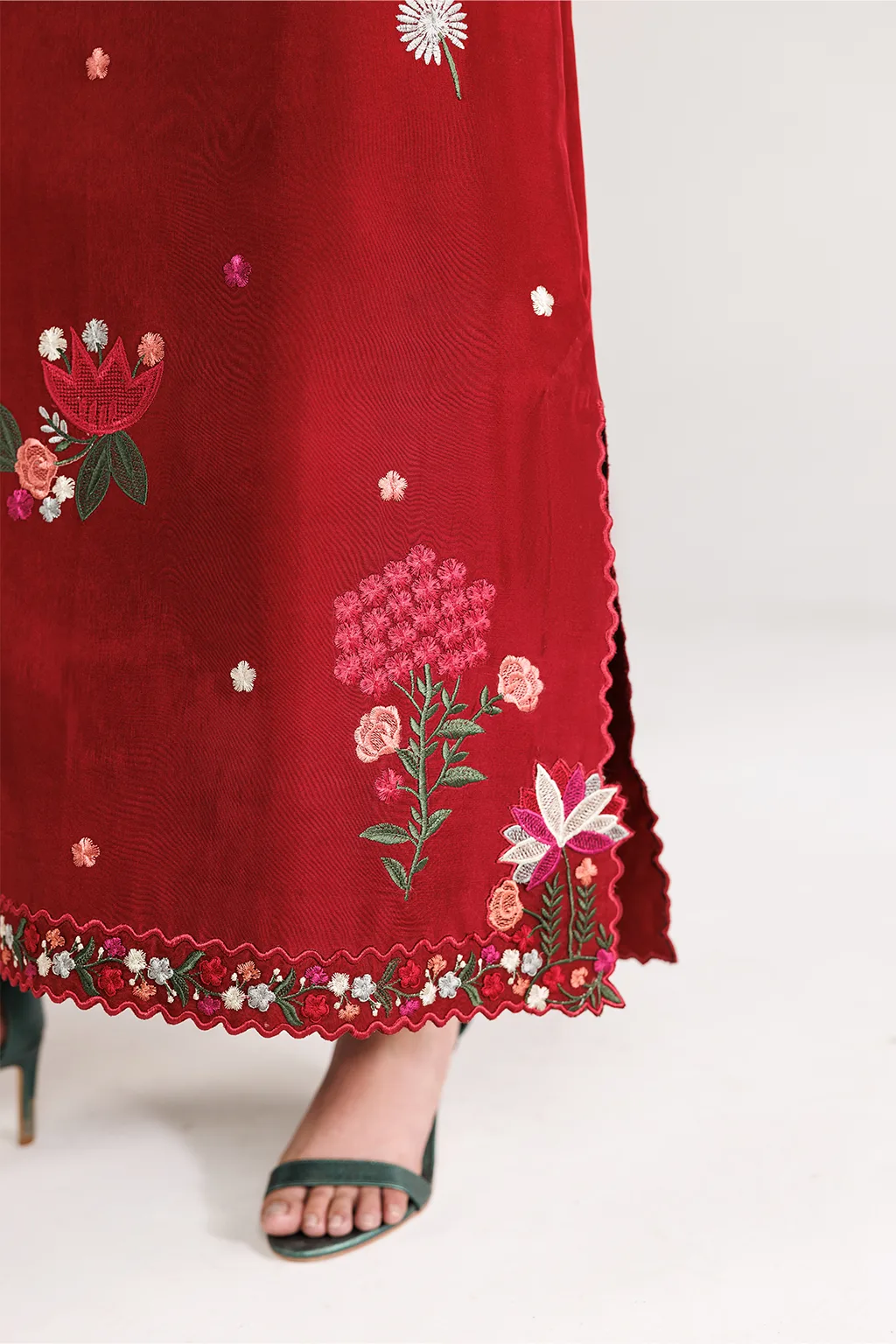 Red unstitched formal set with silk shirt, organza sleeves and chiffon dupatta – view 4 – Poshaq
