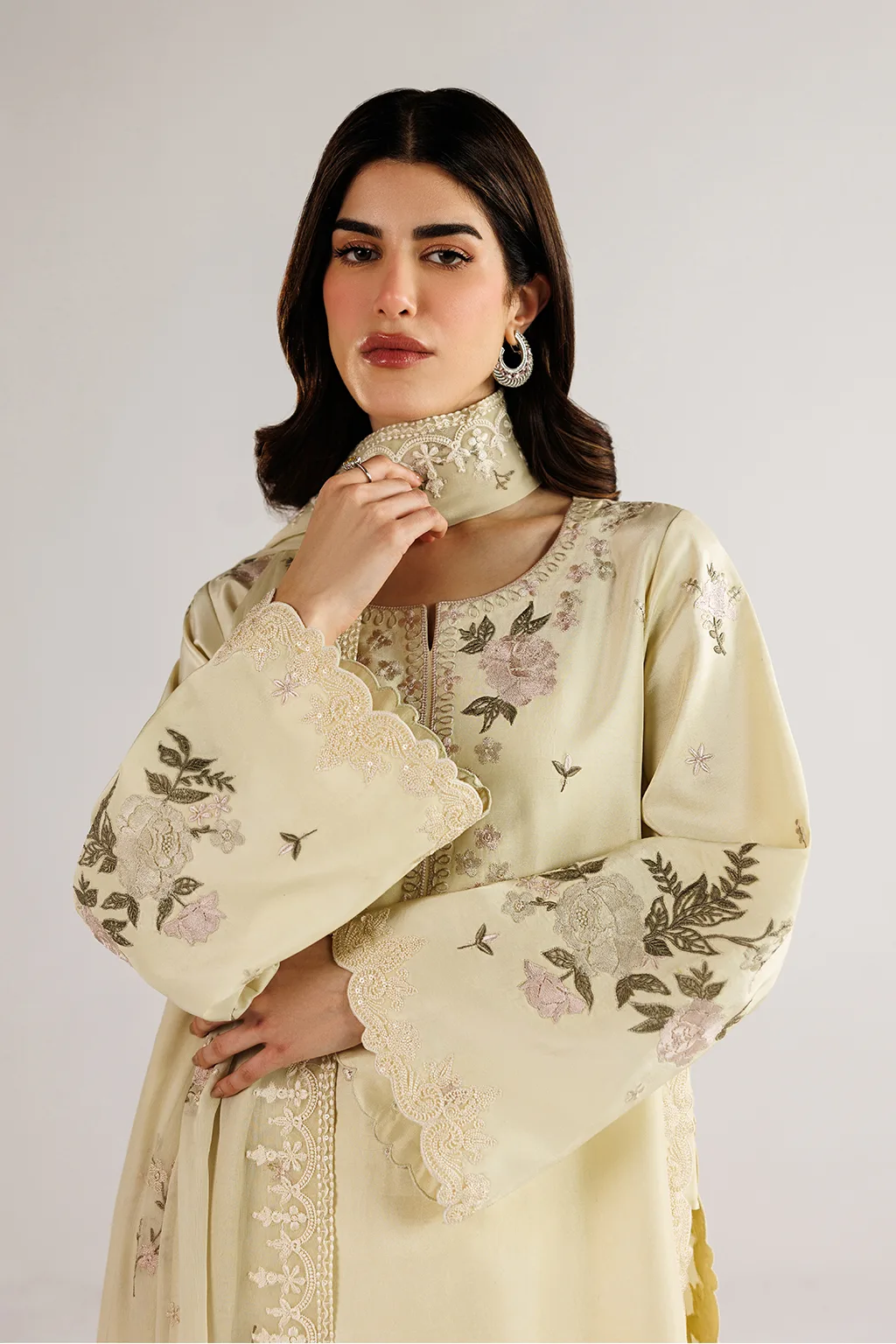 Yellow unstitched formal suit with organza‑trimmed shirt, chiffon dupatta and silk trousers – view 4 – Poshaq