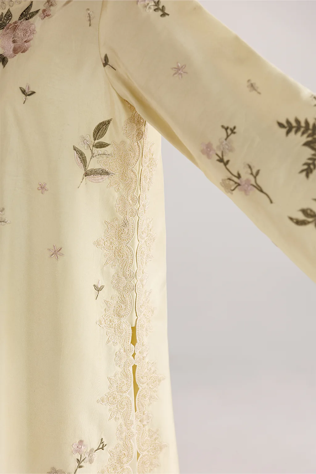 Yellow unstitched formal suit with organza‑trimmed shirt, chiffon dupatta and silk trousers – view 5 – Poshaq
