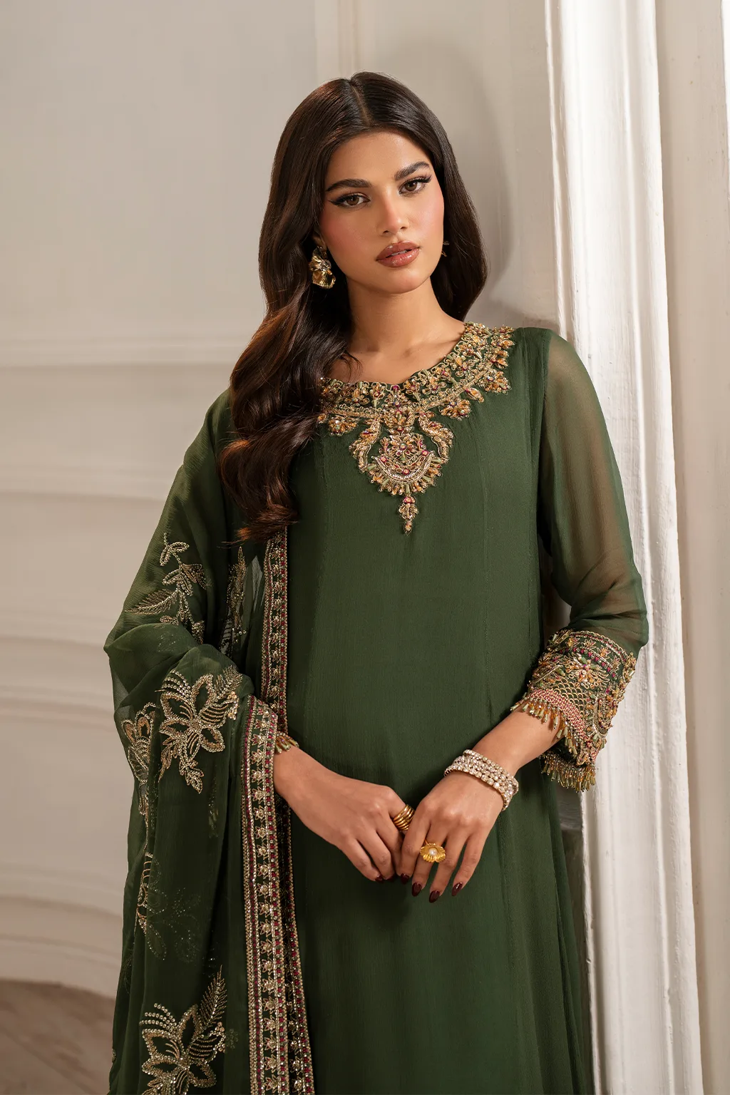 Embroidered chiffon frock with organza sleeves and raw silk trousers – view 4 – Poshaq