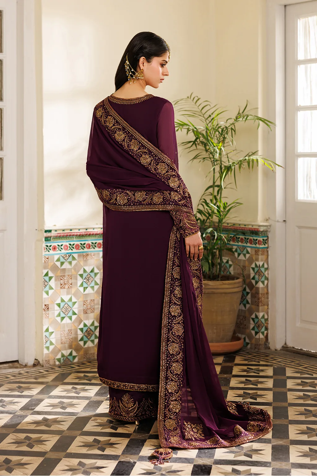 Embroidered chiffon formal set with raw silk trouser and organza detailing – view 4 – Poshaq