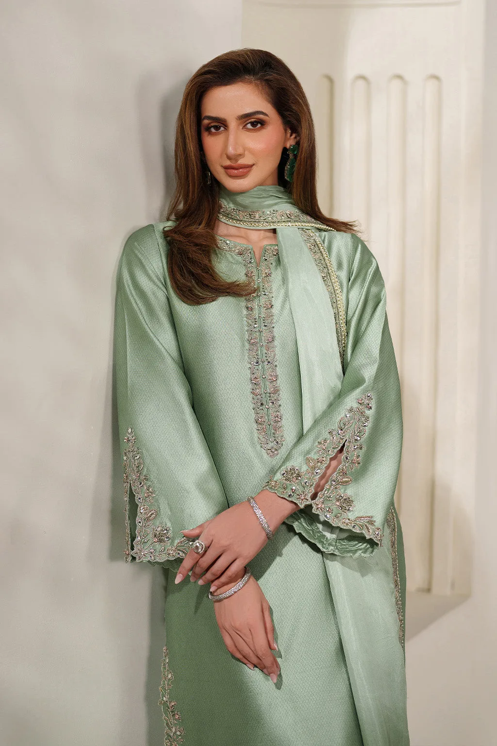 Green textured silk suit with organza embroidery and raw silk trousers – view 2 – Poshaq