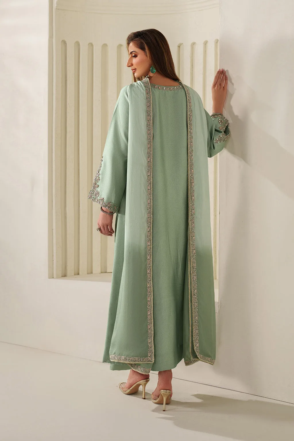 Green textured silk suit with organza embroidery and raw silk trousers – view 3 – Poshaq
