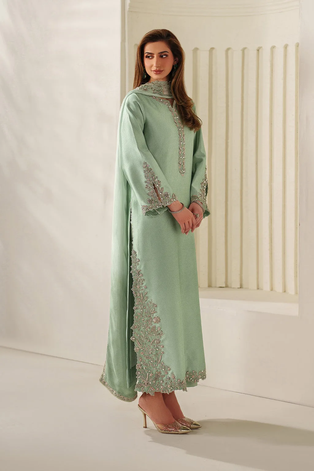 Green textured silk suit with organza embroidery and raw silk trousers – view 5 – Poshaq