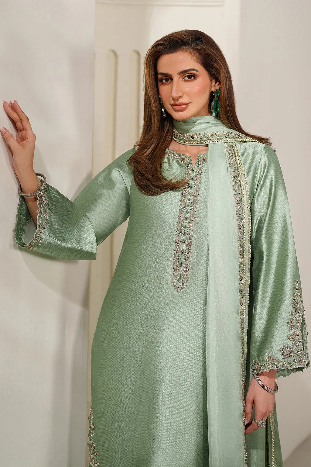 Green textured silk suit with organza embroidery and raw silk trousers – view 6 – Poshaq