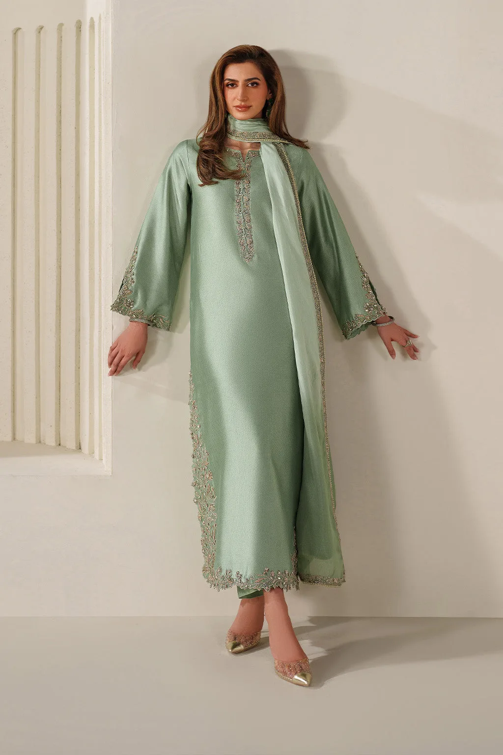 Green textured silk suit with organza embroidery and raw silk trousers – view 7 – Poshaq