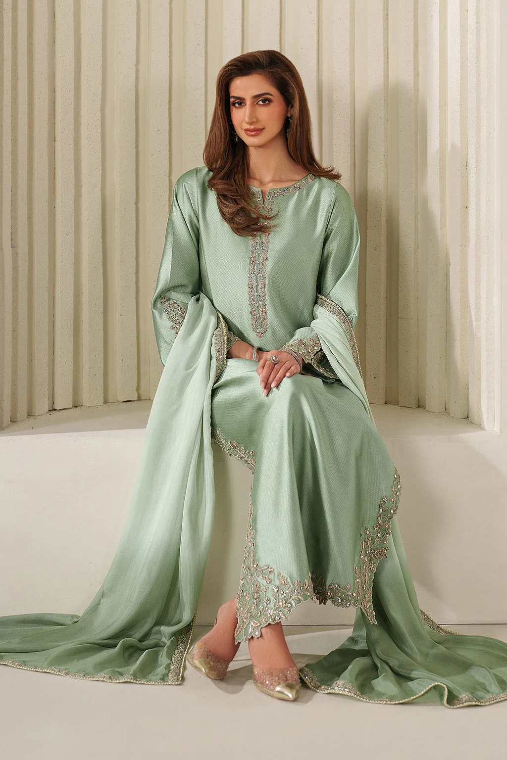 Green textured silk suit with organza embroidery and raw silk trousers – view 8 – Poshaq