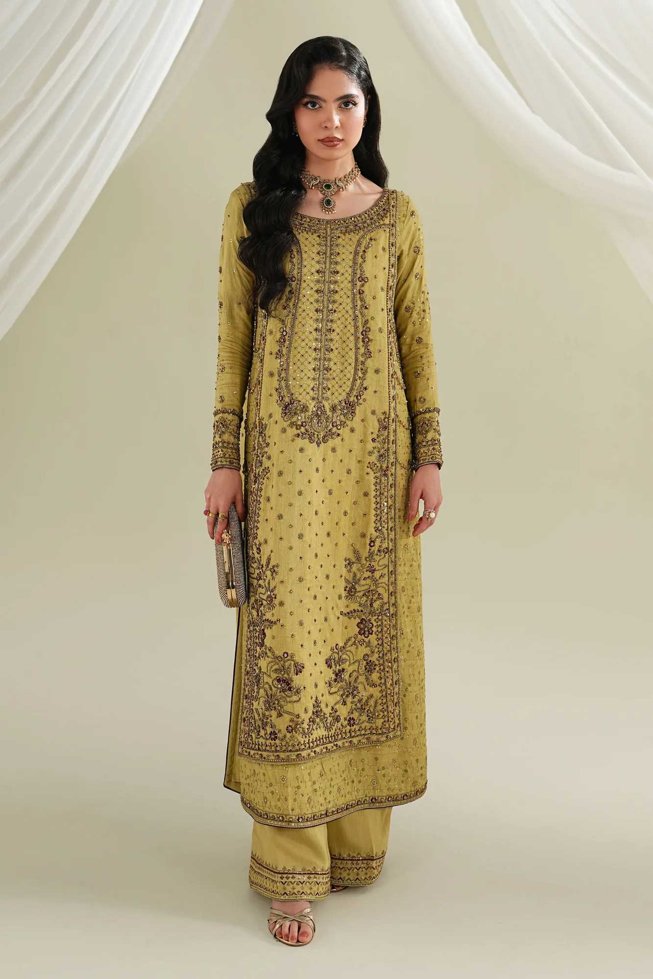 Raw silk shirt with crinkled dupatta and silk culottes in soft gold tone – view 3 – Poshaq