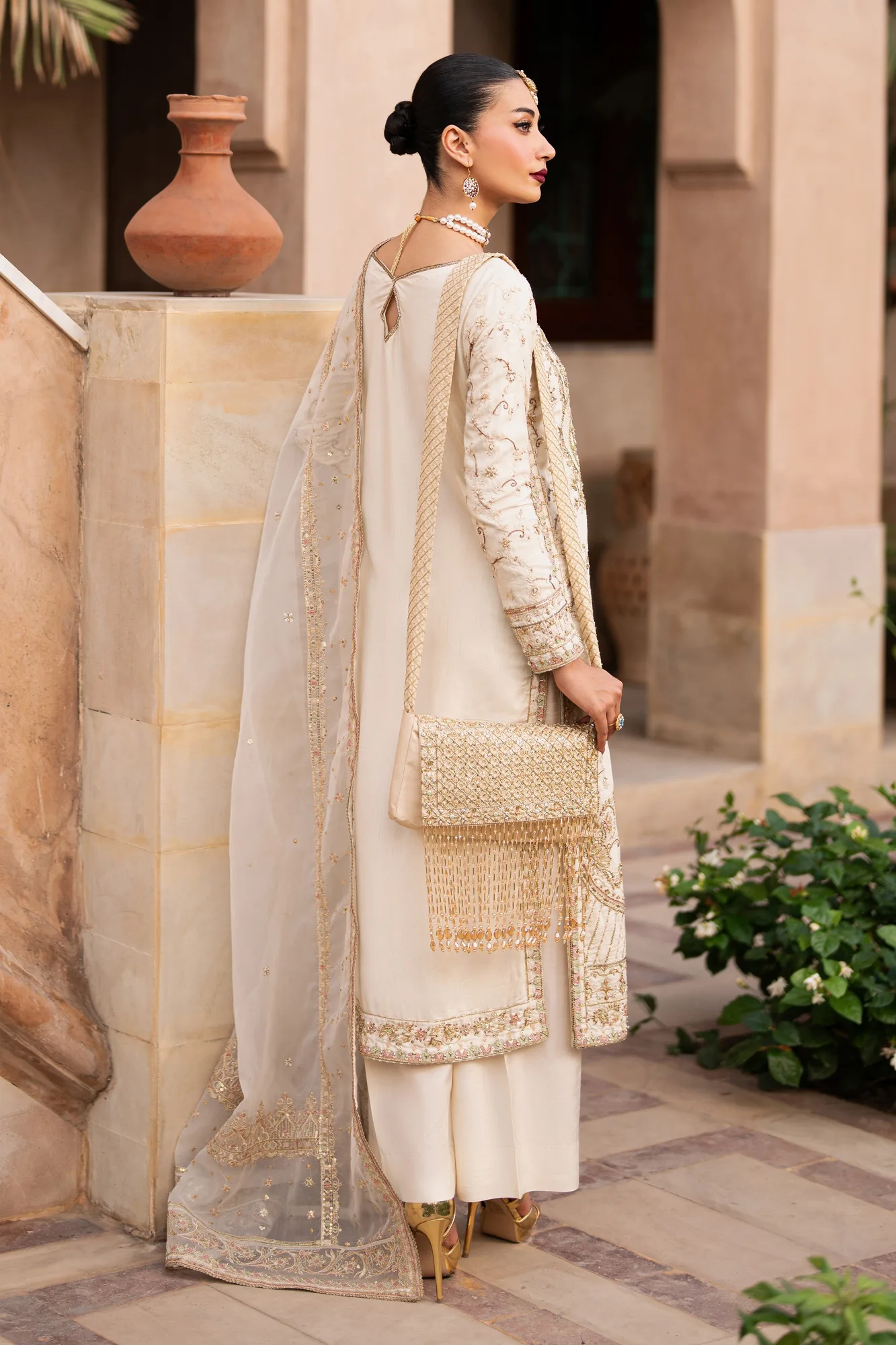 Raw silk shirt with organza dupatta and embroidered culottes – view 2 – Poshaq
