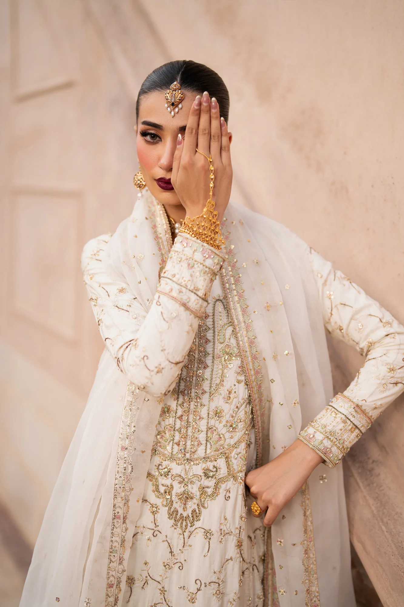 Raw silk shirt with organza dupatta and embroidered culottes – view 5 – Poshaq
