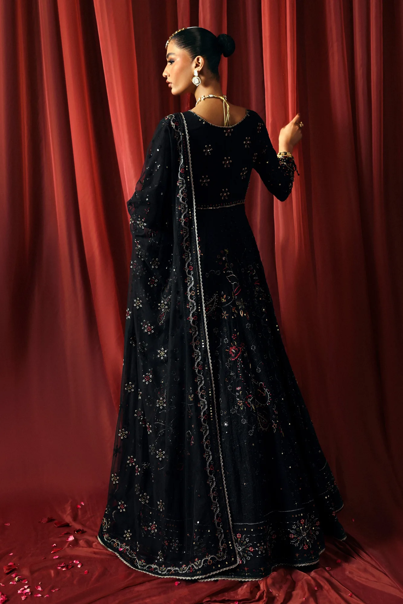 Raw silk formal suit with crinkled maxi, trousers and net dupatta – view 2 – Poshaq