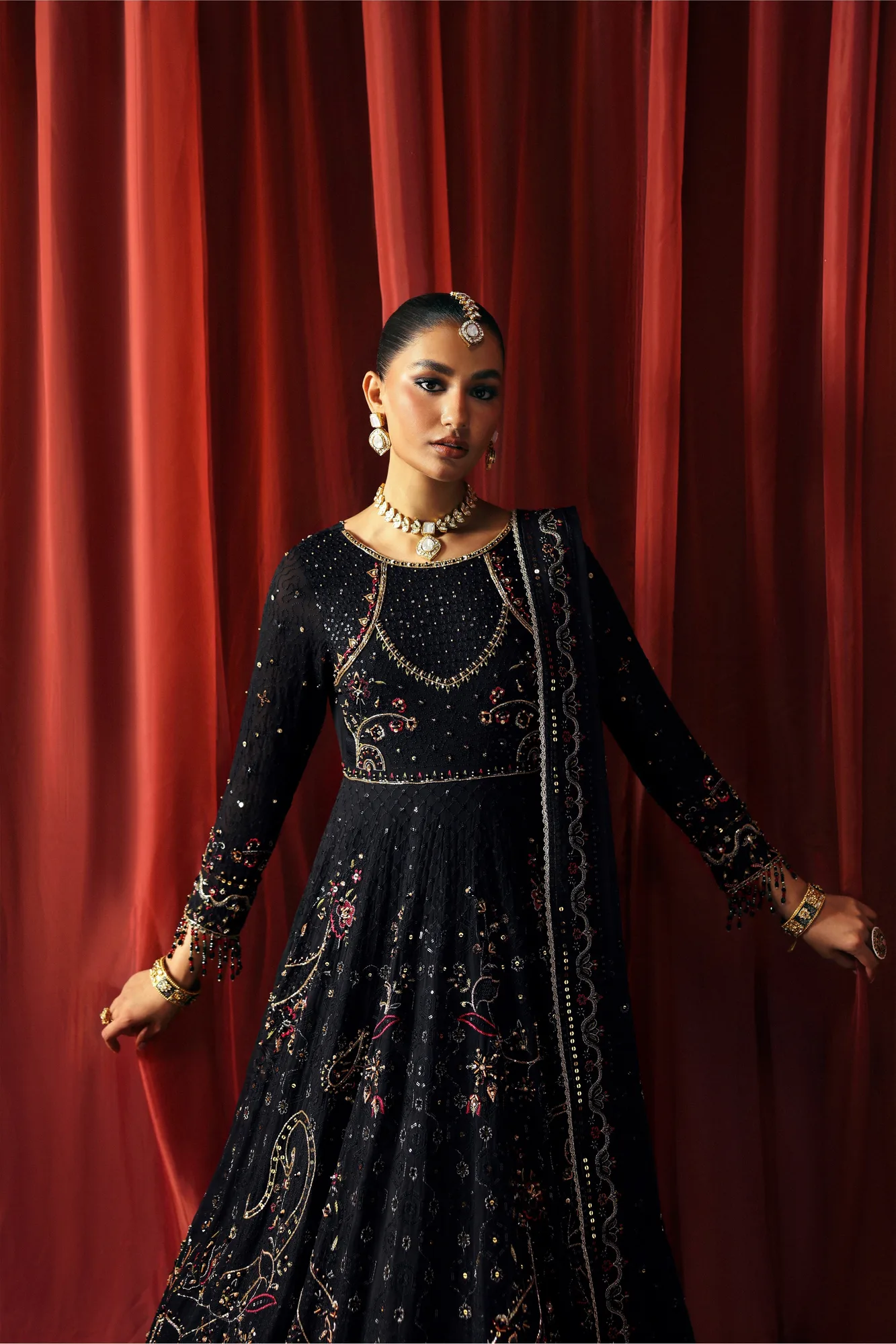 Raw silk formal suit with crinkled maxi, trousers and net dupatta – view 5 – Poshaq