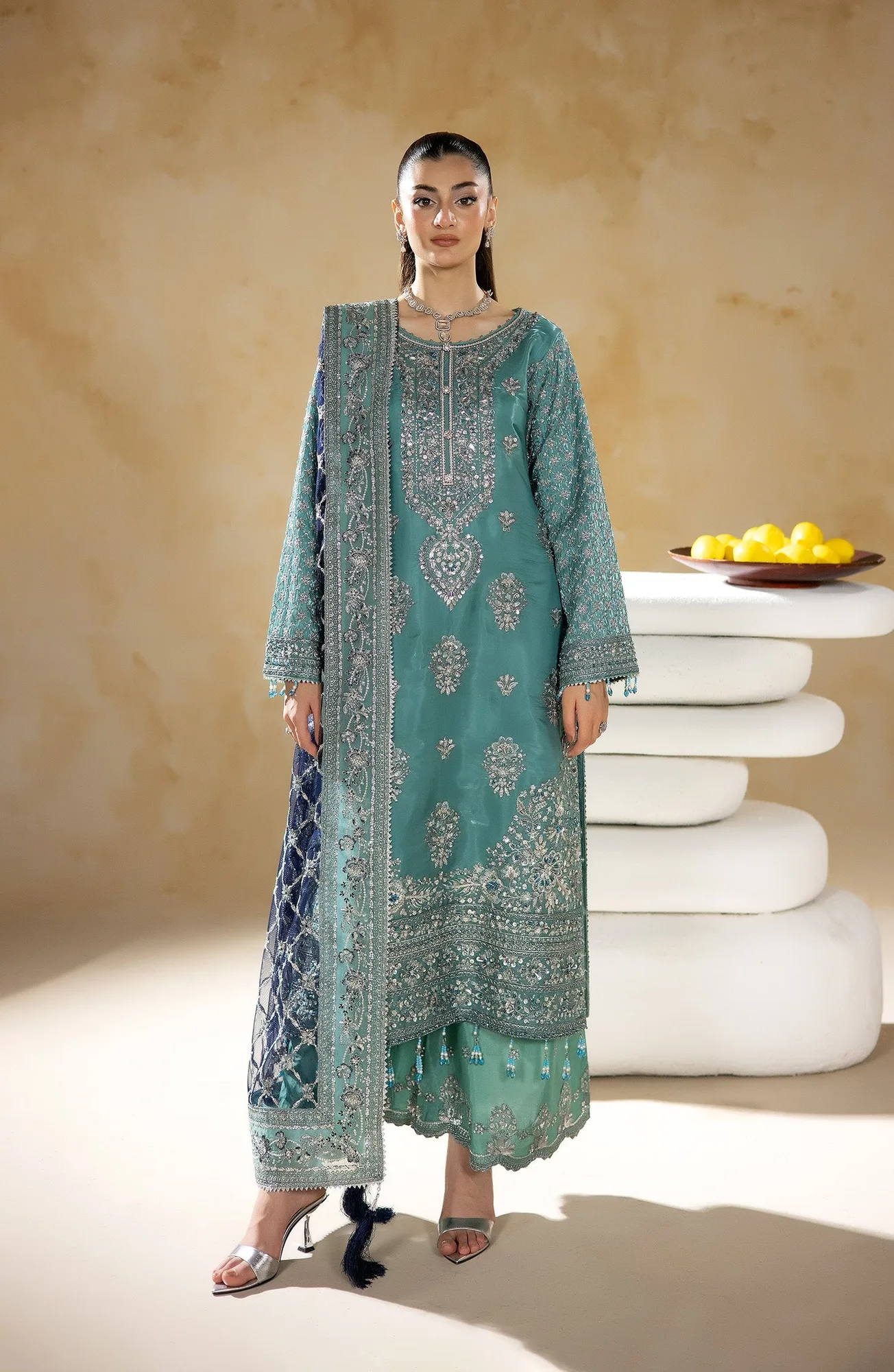 Raw silk shirt with net dupatta and silk trousers, rich texture – view 1 – Poshaq