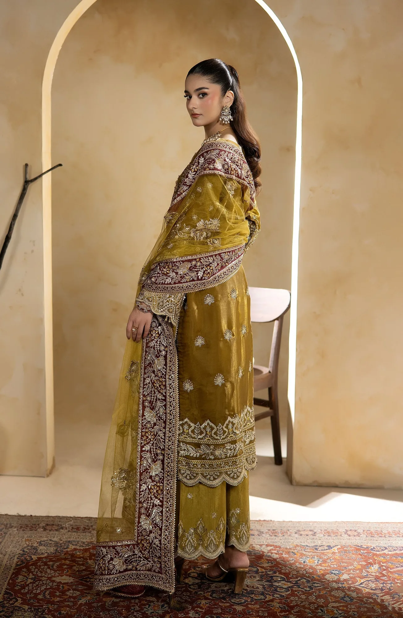 Raw silk suit with net dupatta, featuring silk shirt and trousers – view 3 – Poshaq