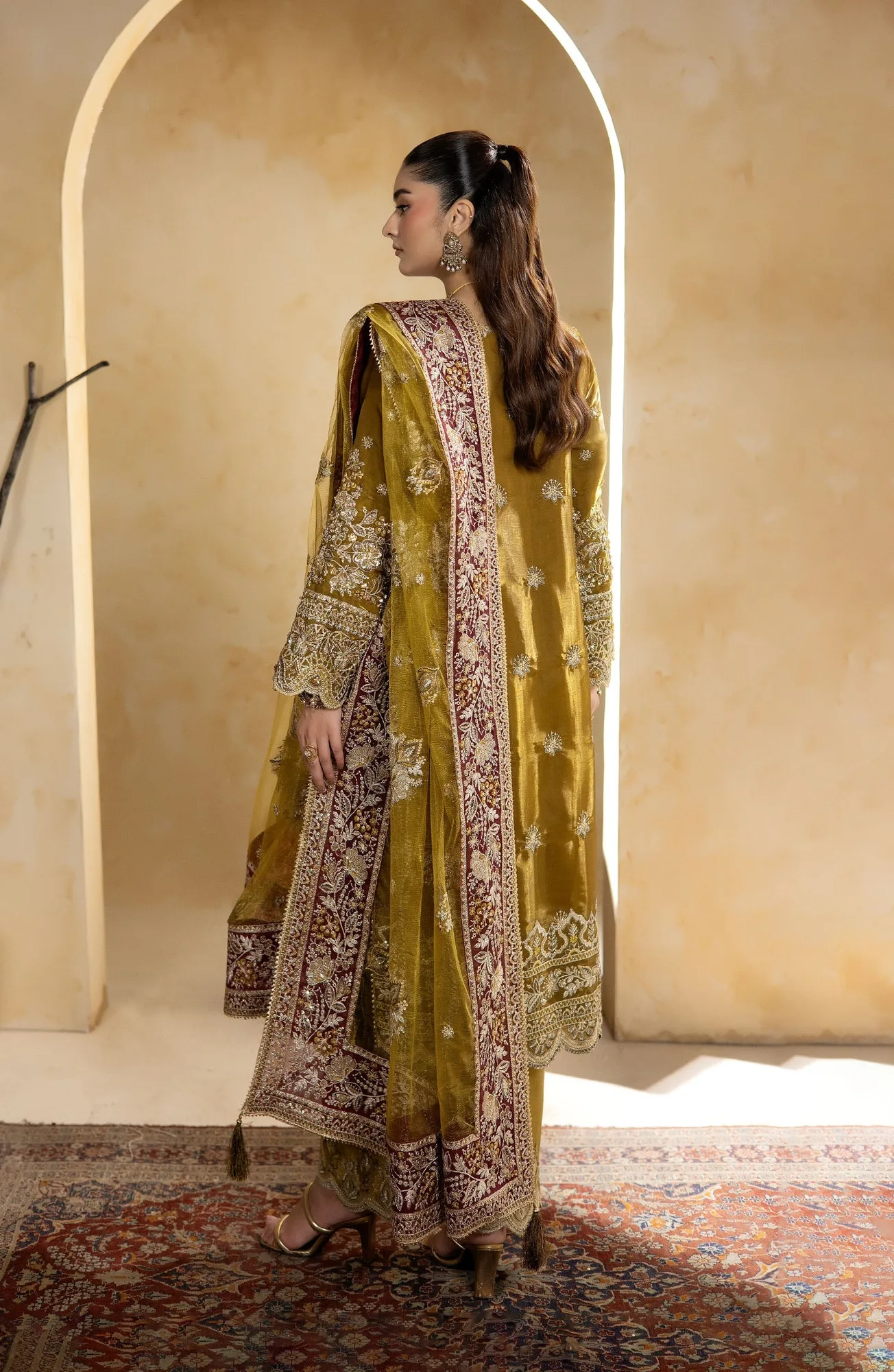 Raw silk suit with net dupatta, featuring silk shirt and trousers – view 4 – Poshaq