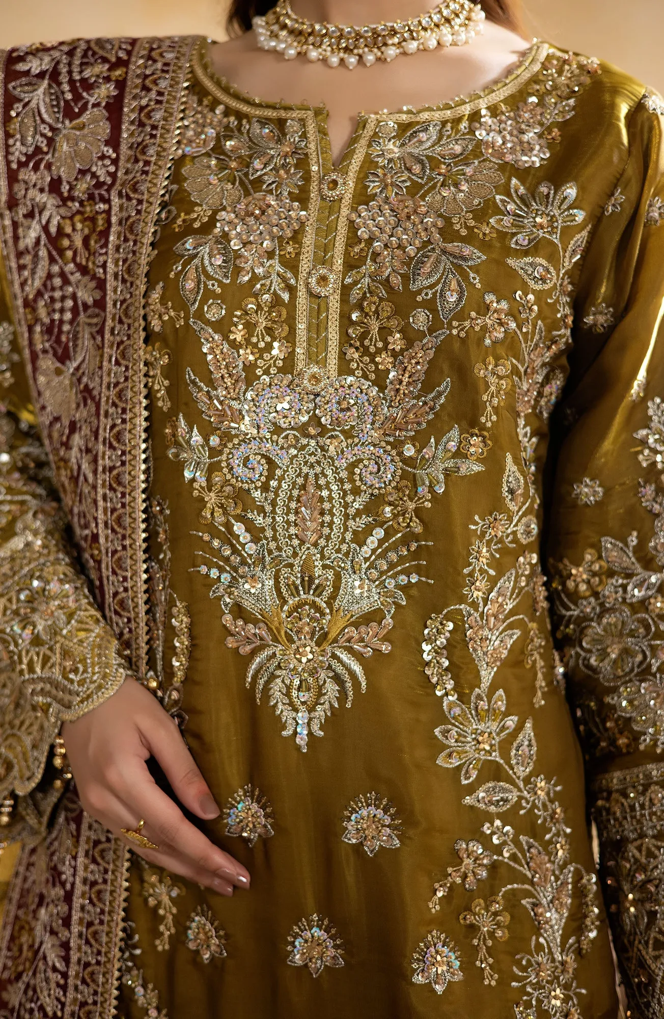 Raw silk suit with net dupatta, featuring silk shirt and trousers – view 5 – Poshaq